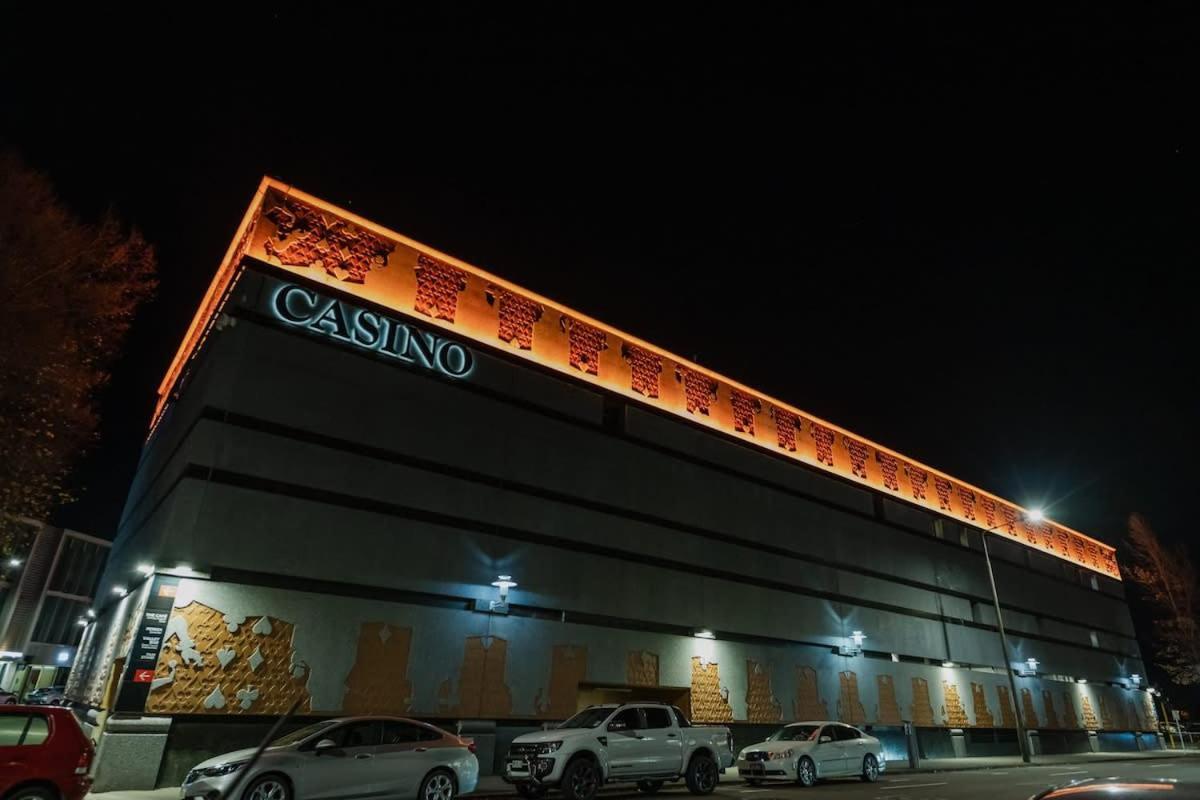 Casino Luxury Suite City Centre - Sleeps 5 ไครสต์เชิร์ช ภายนอก รูปภาพ
